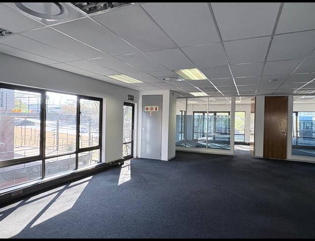 347M² OFFICE TO LET IN MAGALIESSIG